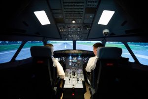 http://www.salesmasters.es/wp-content/uploads/2021/04/aviadores-masculinos-comprobando-avion-antes-vuelo_236854-15631.jpg